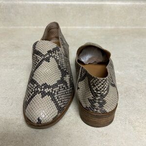 Lucky Brand Snake Skin Loafers Size 9‎